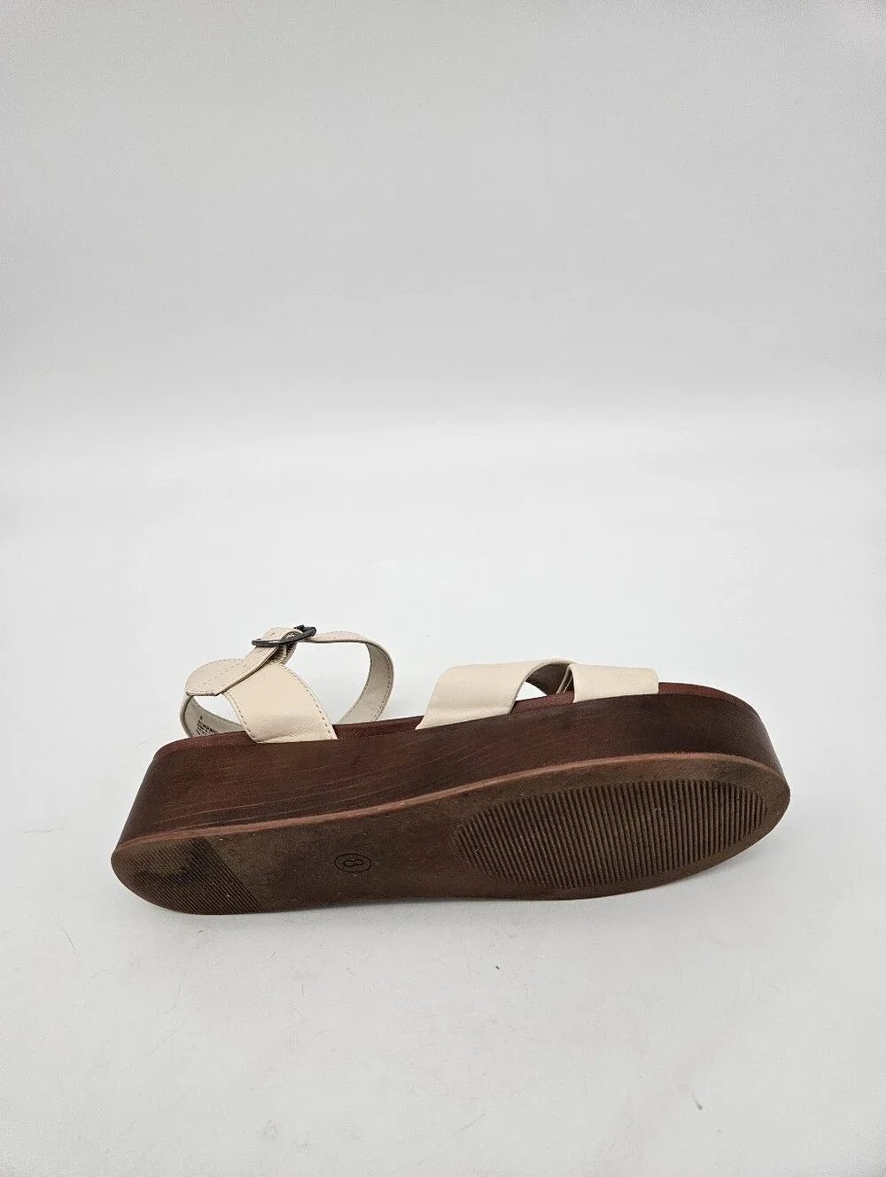 Universal Thread Billi Faux Leather Wood Bottom Crossband Platform Pumps 8
